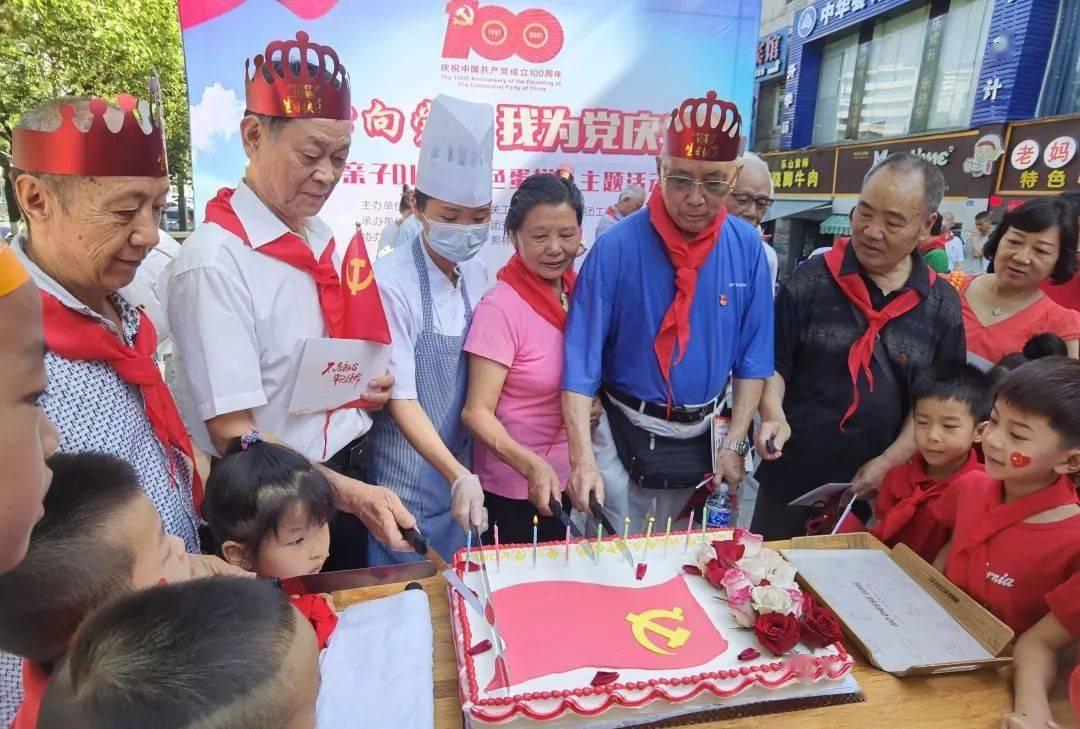 探索父母和自己住有哪些利与弊呢?的全新红迪网平台